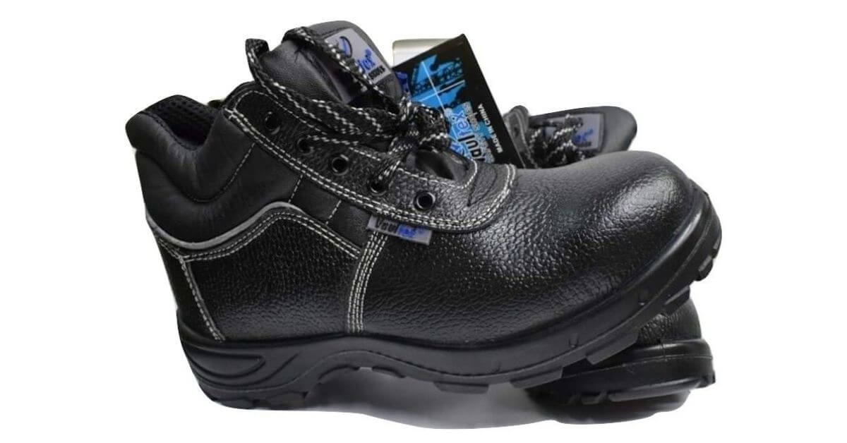 CONSIDERATIONS BEFORE PURCHASING SAFETY FOOT WEAR