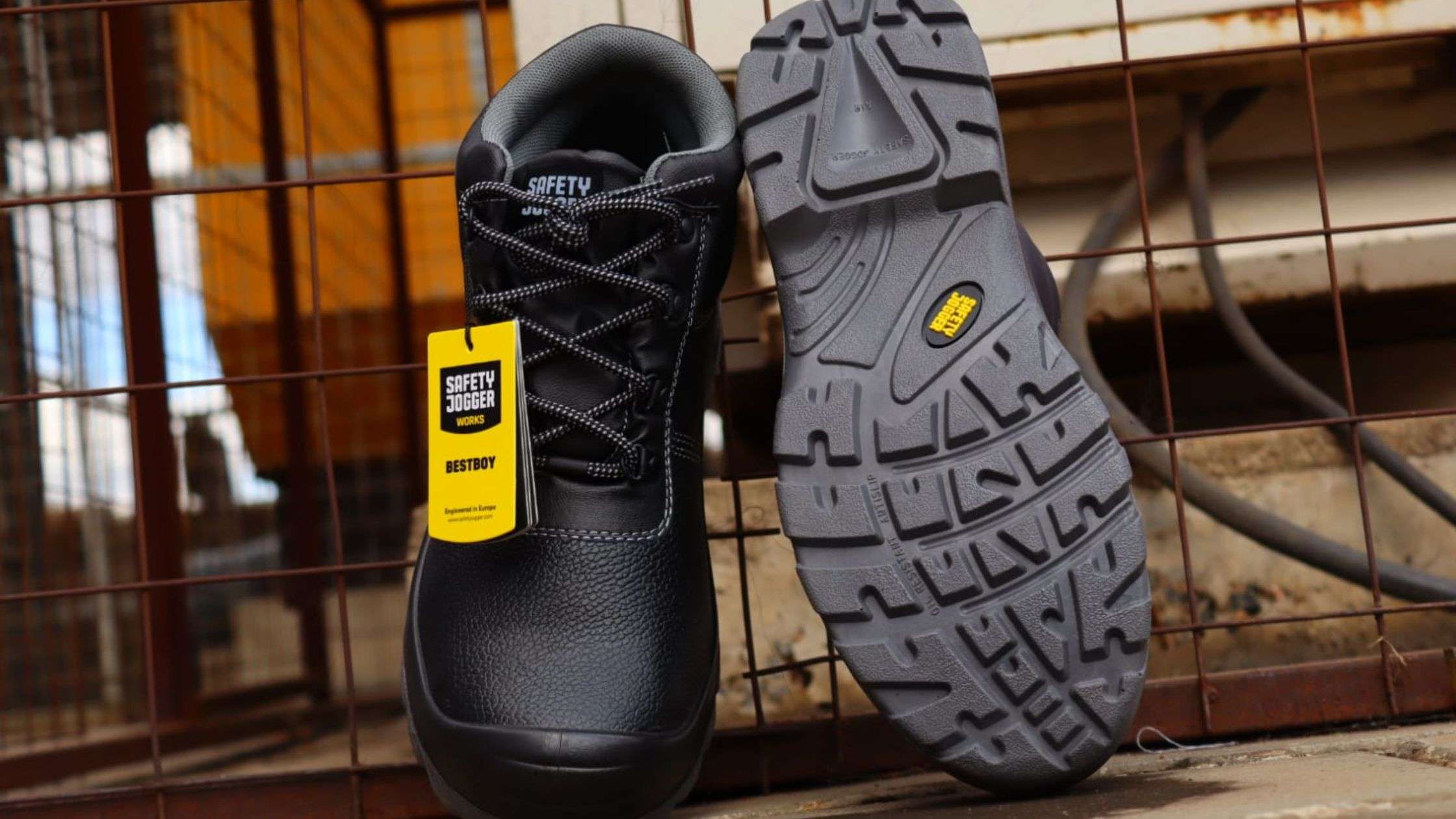 SAFETY SHOES IMPORTANCE AT WORKPLACE 2025