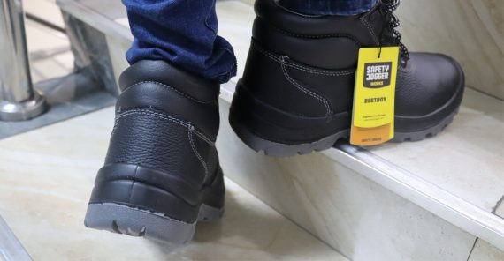 INDUSTRIAL SAFETY BOOTS